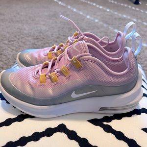 EUC Girls Nike Air Max Axis sz 1.5
